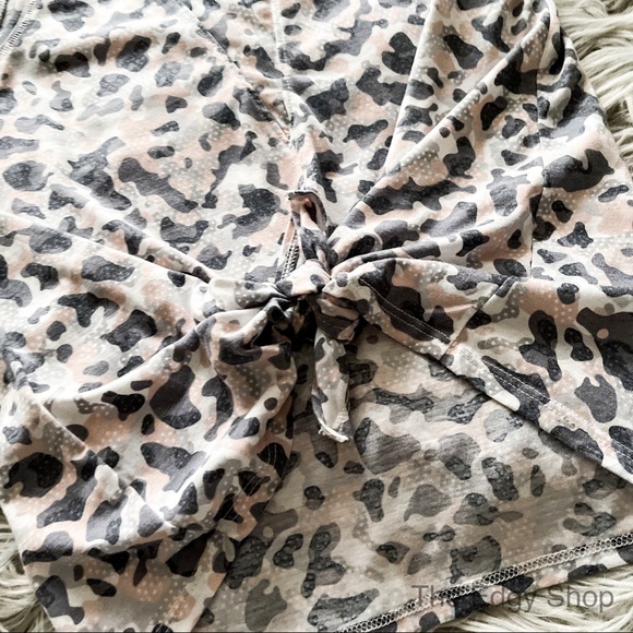 Old Navy | Active Stripe-Mesh Tie-Back Tank - Picture 5 of 6